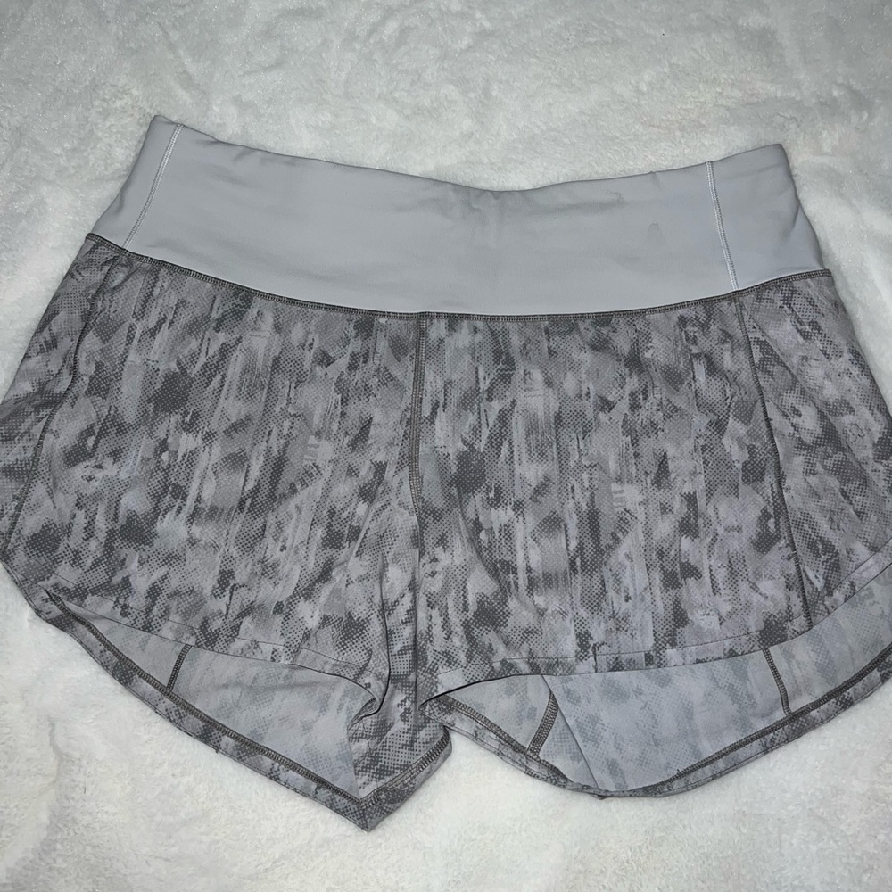 Lululemon Athletica Gray Patterned Athletic Shorts